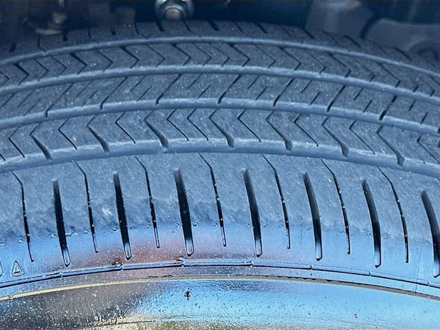 Used 2023 Nissan Rogue S image 31