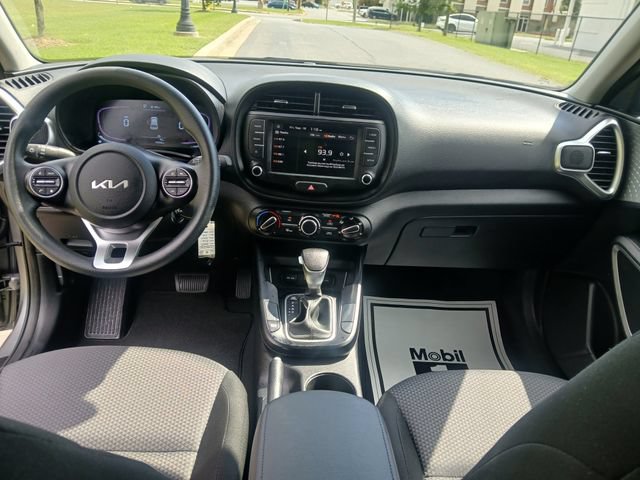 Certified 2025 Kia Soul LX w/ LX Technology Package FWD image 37