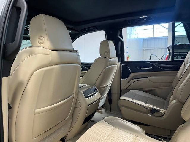 Used 2023 Cadillac Escalade Premium Luxury w/ Performance Package AWD/4WD image 18