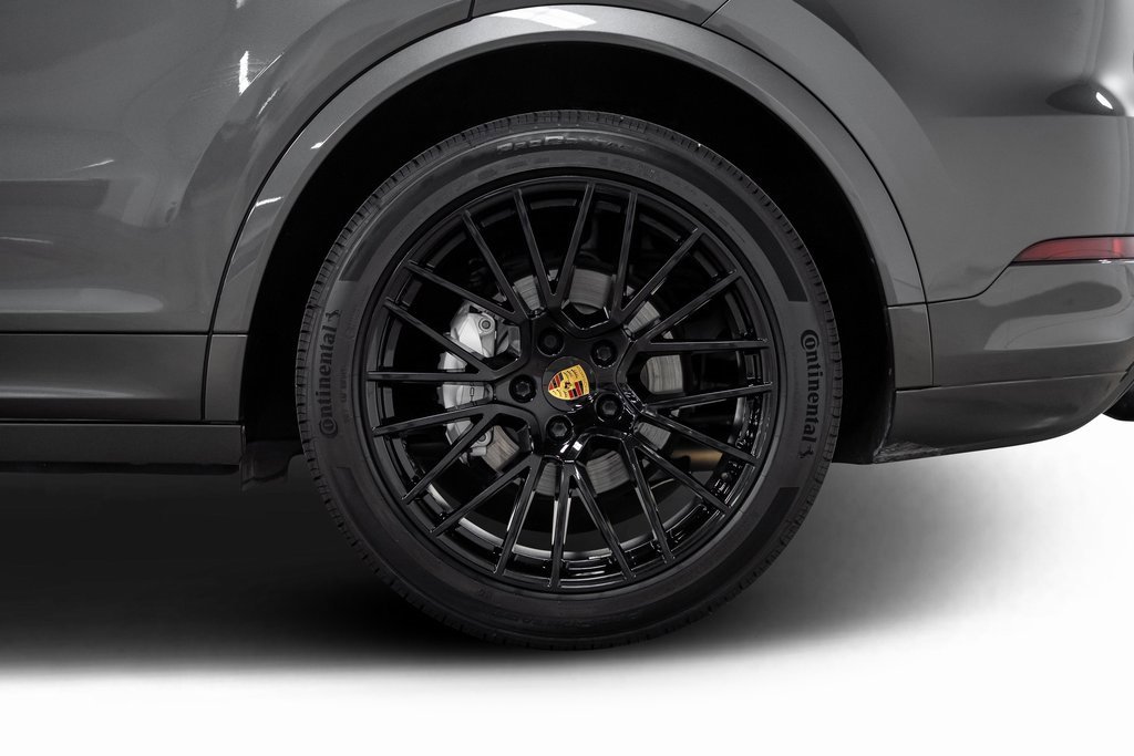 Used 2021 Porsche Cayenne Coupe image 14