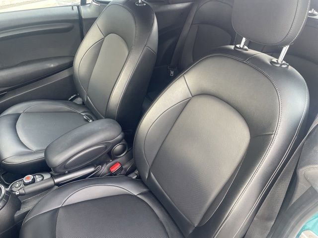 Used 2017 MINI Cooper Base image 16