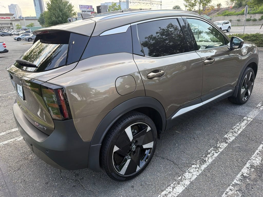 Used 2025 Nissan Kicks SR w/ SR Premium Package AWD/4WD image 5