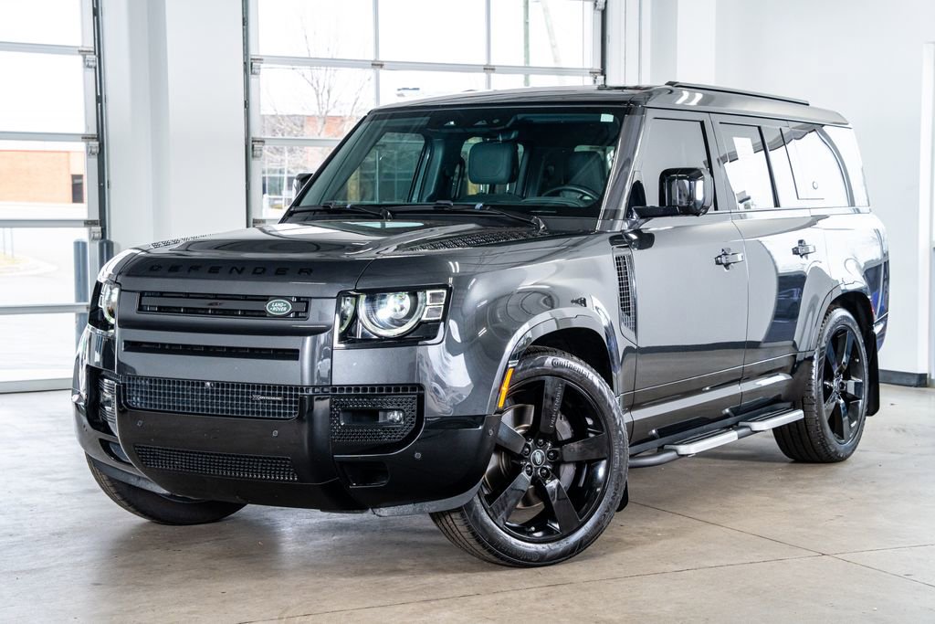 Used 2023 Land Rover Defender 130 X-Dynamic SE image 2