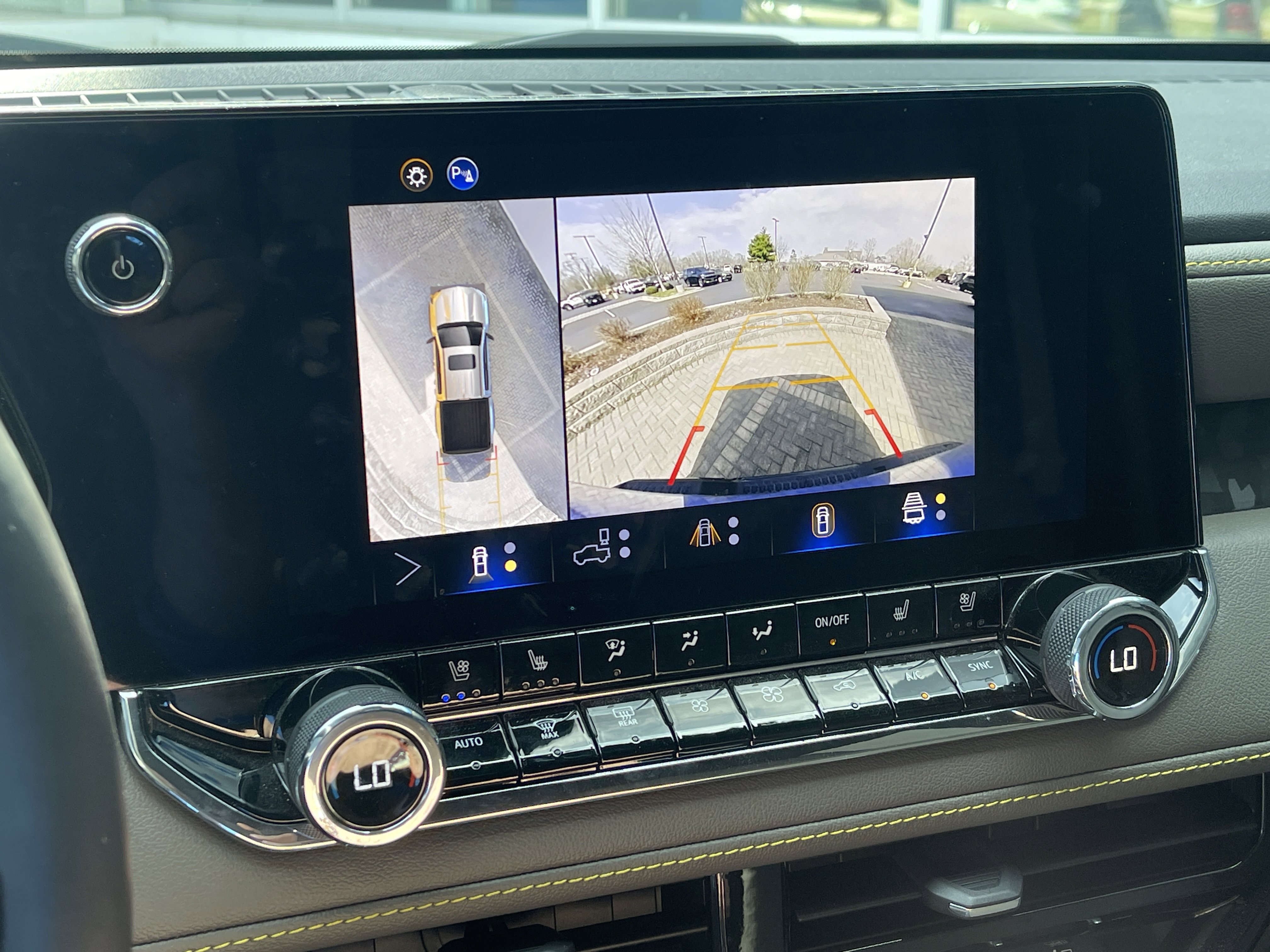 Used 2025 Chevrolet Colorado ZR2 w/ Technology Package image 30