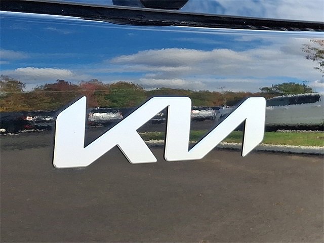 Used 2022 Kia Niro LX image 27