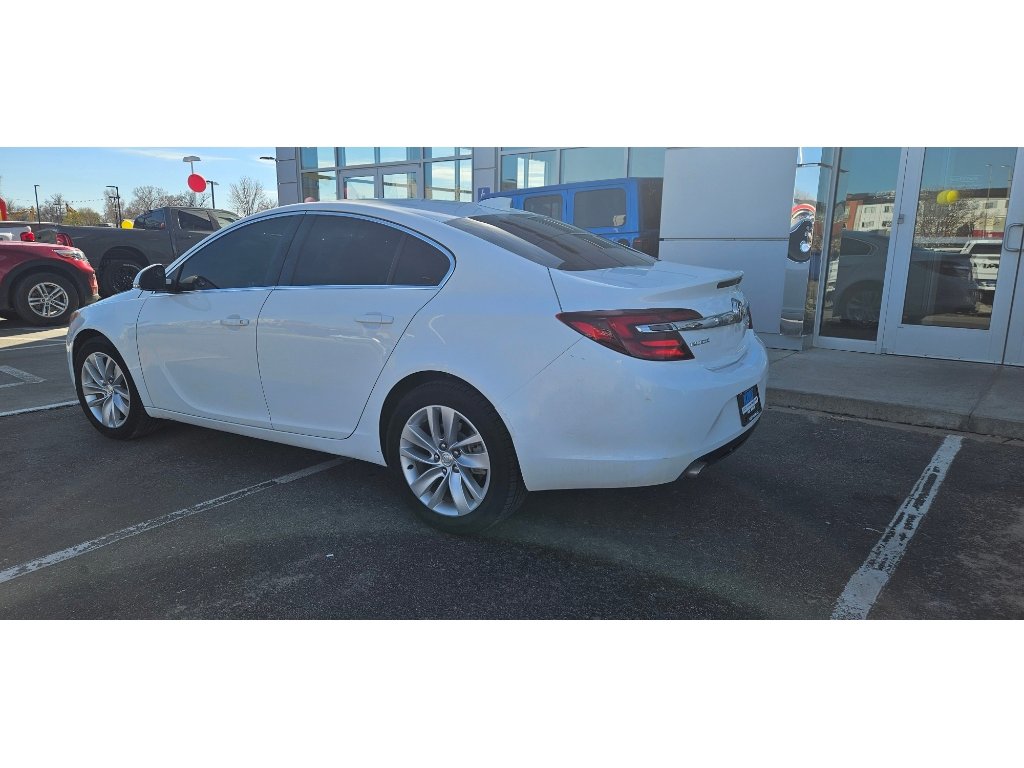 Used 2017 Buick Regal AWD image 3