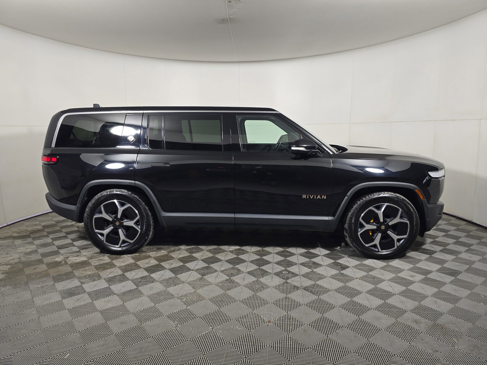 Used 2022 Rivian R1S Launch Edition image 6