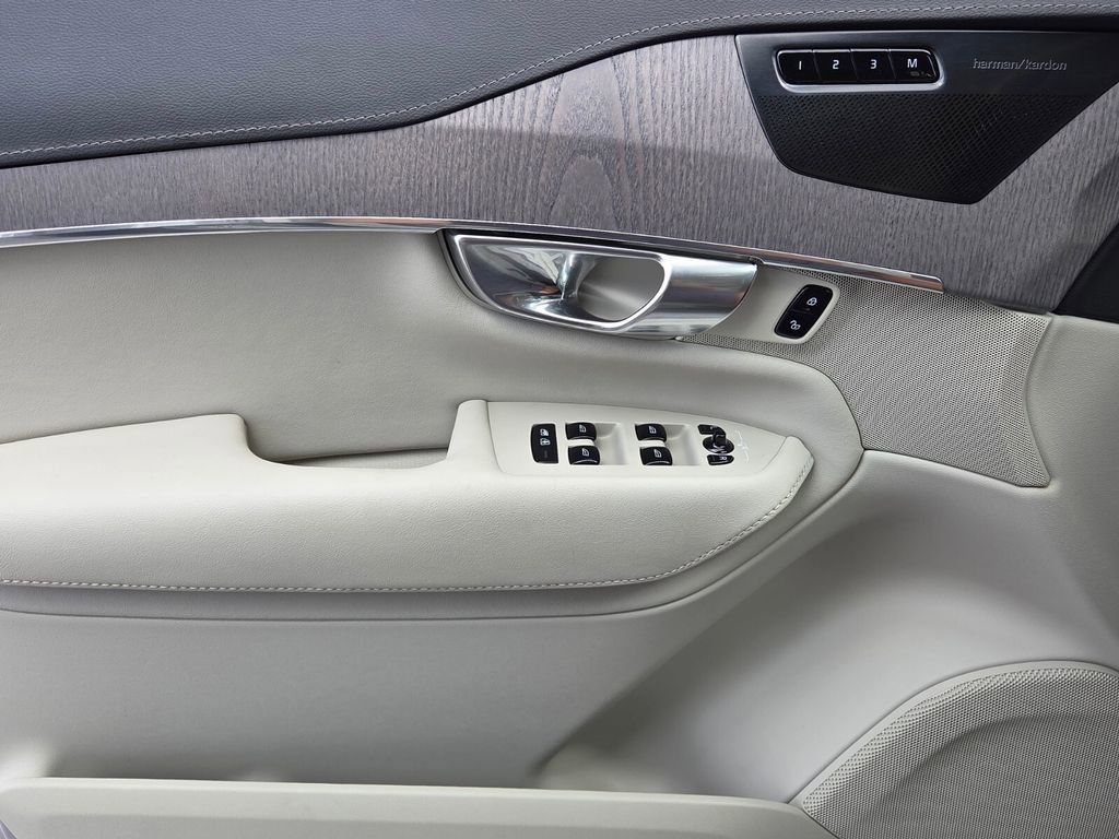 Used 2023 Volvo XC90 B6 Ultimate image 34