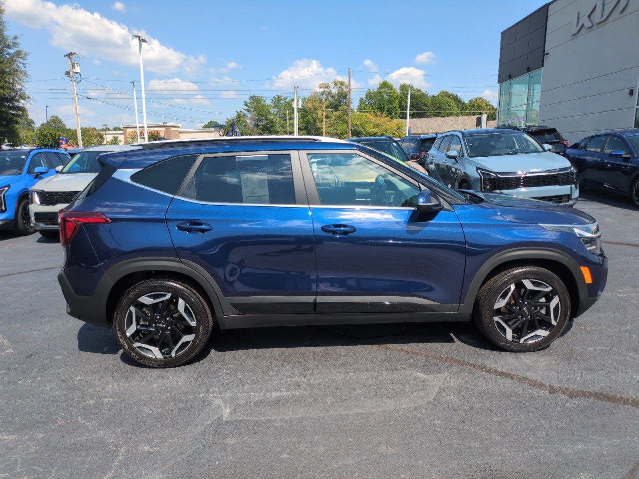 Certified 2024 Kia Seltos SX w/ SX Sunroof Package AWD/4WD image 8