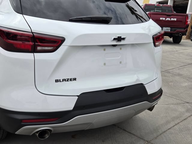 Used 2024 Chevrolet Blazer LT w/ Convenience Package FWD image 5