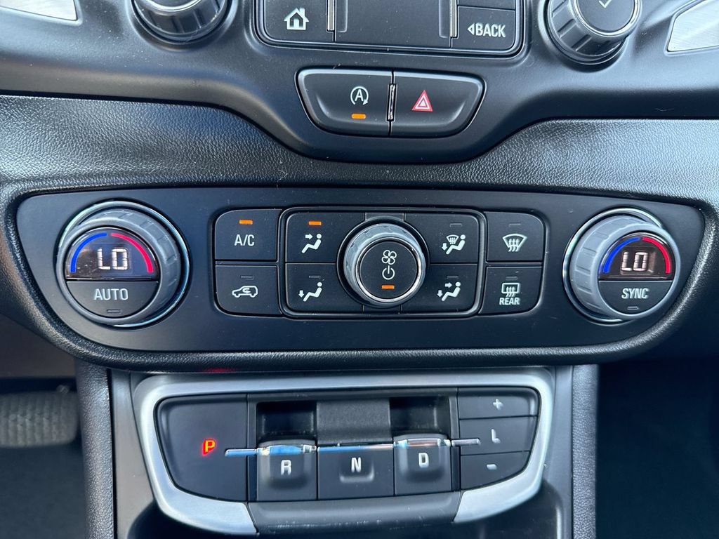 Used 2024 GMC Terrain SLT w/ Infotainment Package II AWD/4WD image 19