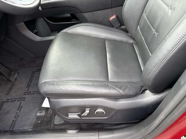 Used 2025 Hyundai Santa Fe Limited AWD/4WD image 15