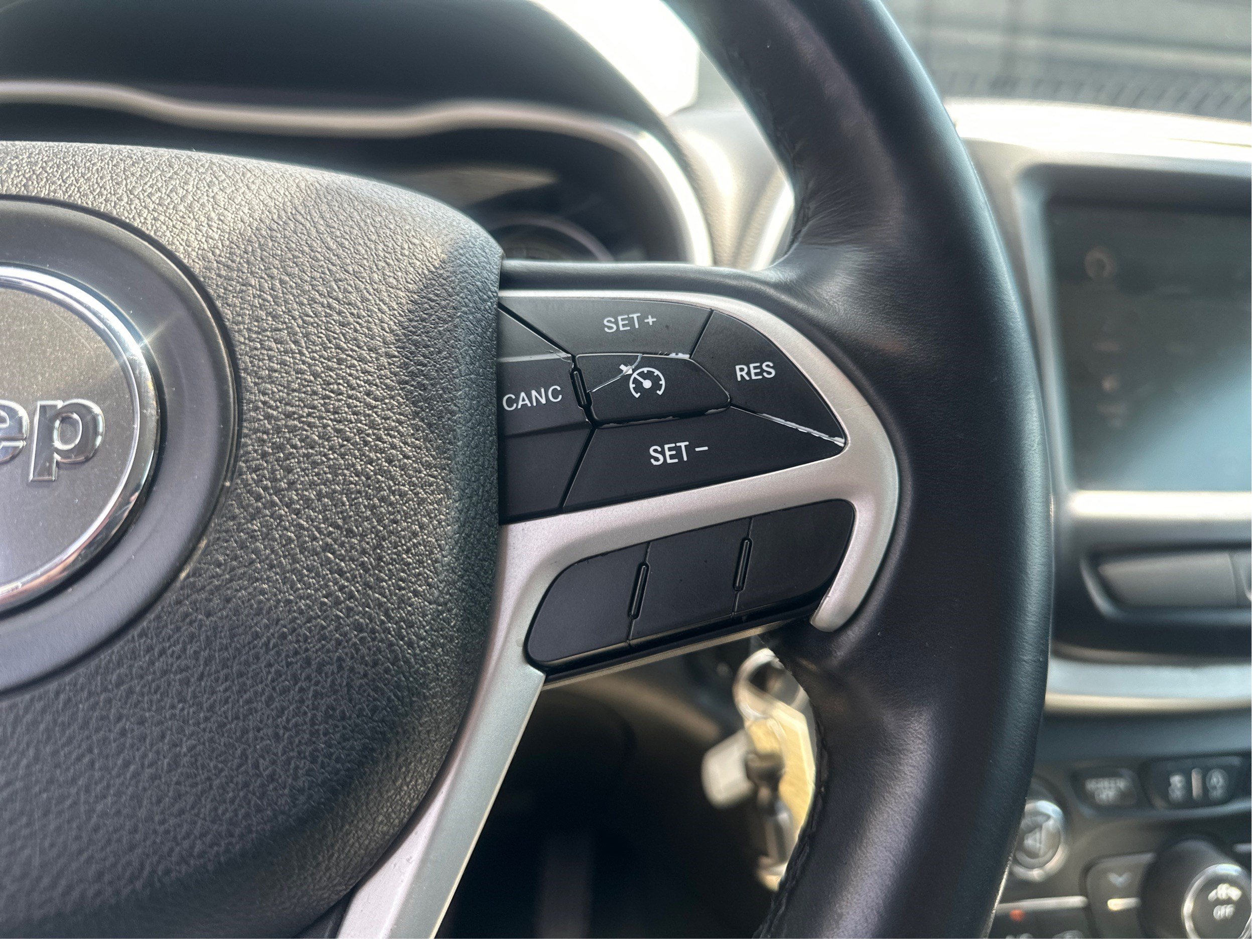Used 2016 Jeep Cherokee Trailhawk w/ Leather Interior Group AWD/4WD image 33