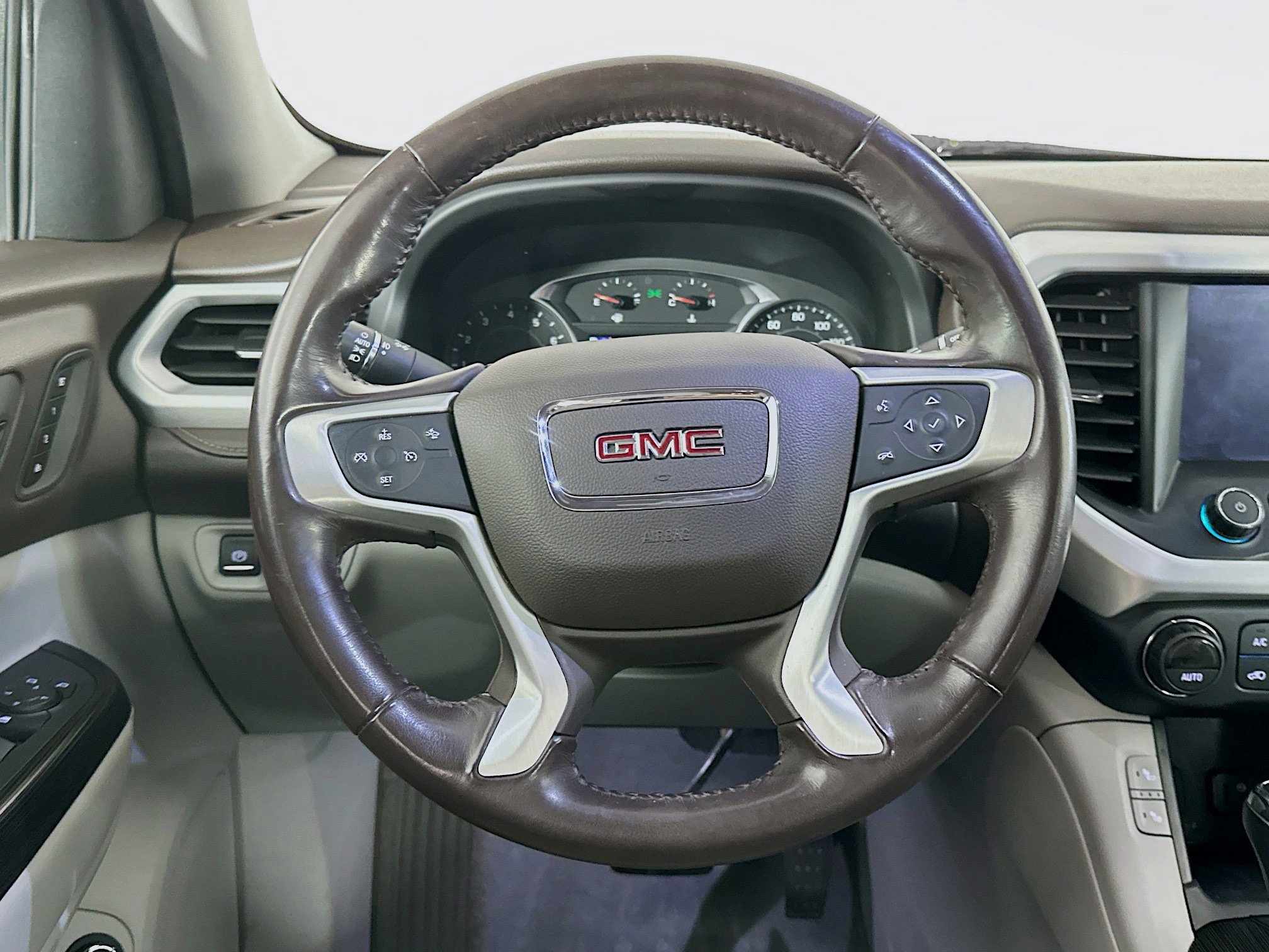 Used 2019 GMC Acadia SLT image 18