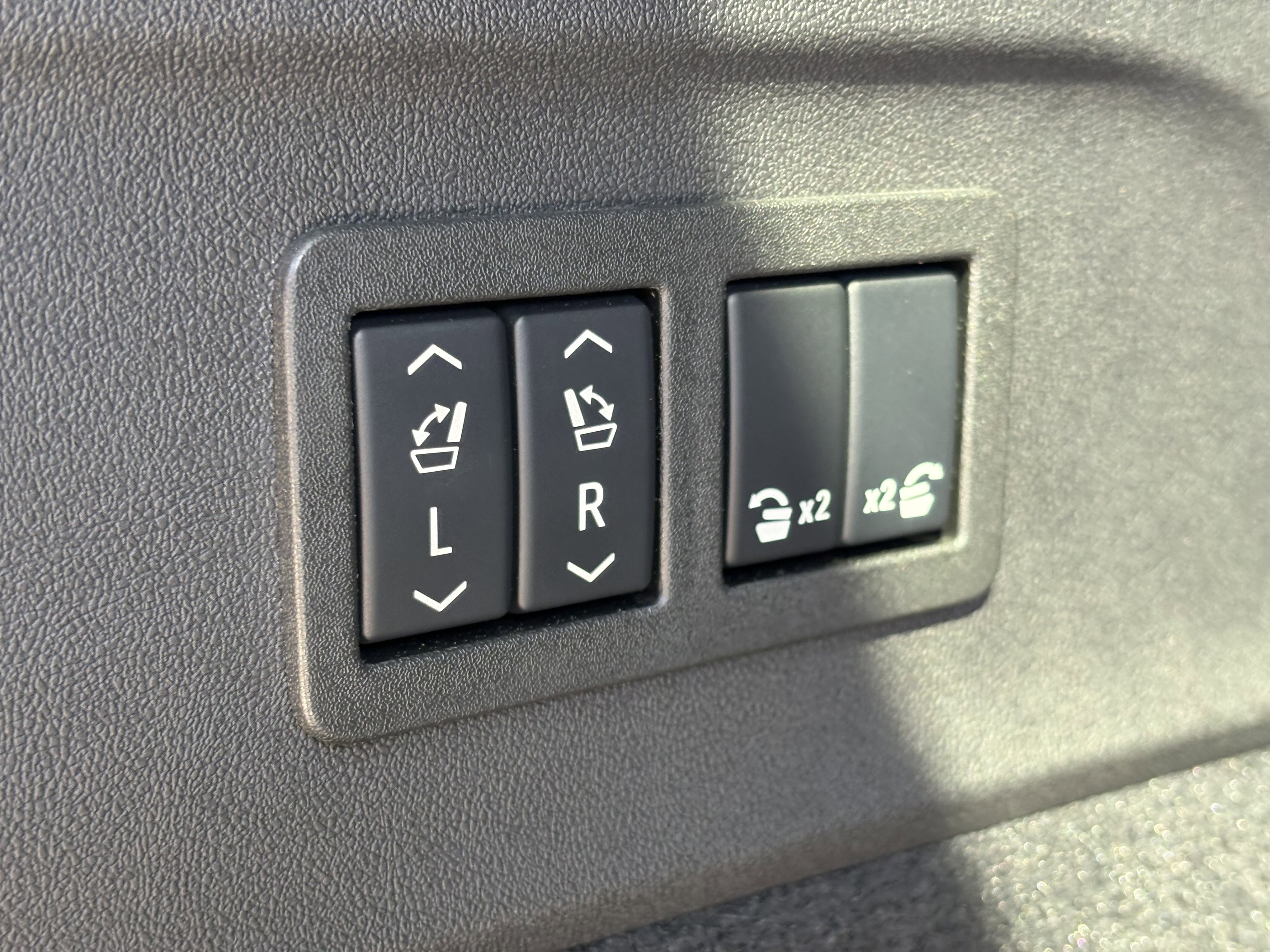 New 2025 Cadillac Escalade IQ Sport 2 w/ LPO, ONYX Package image 10