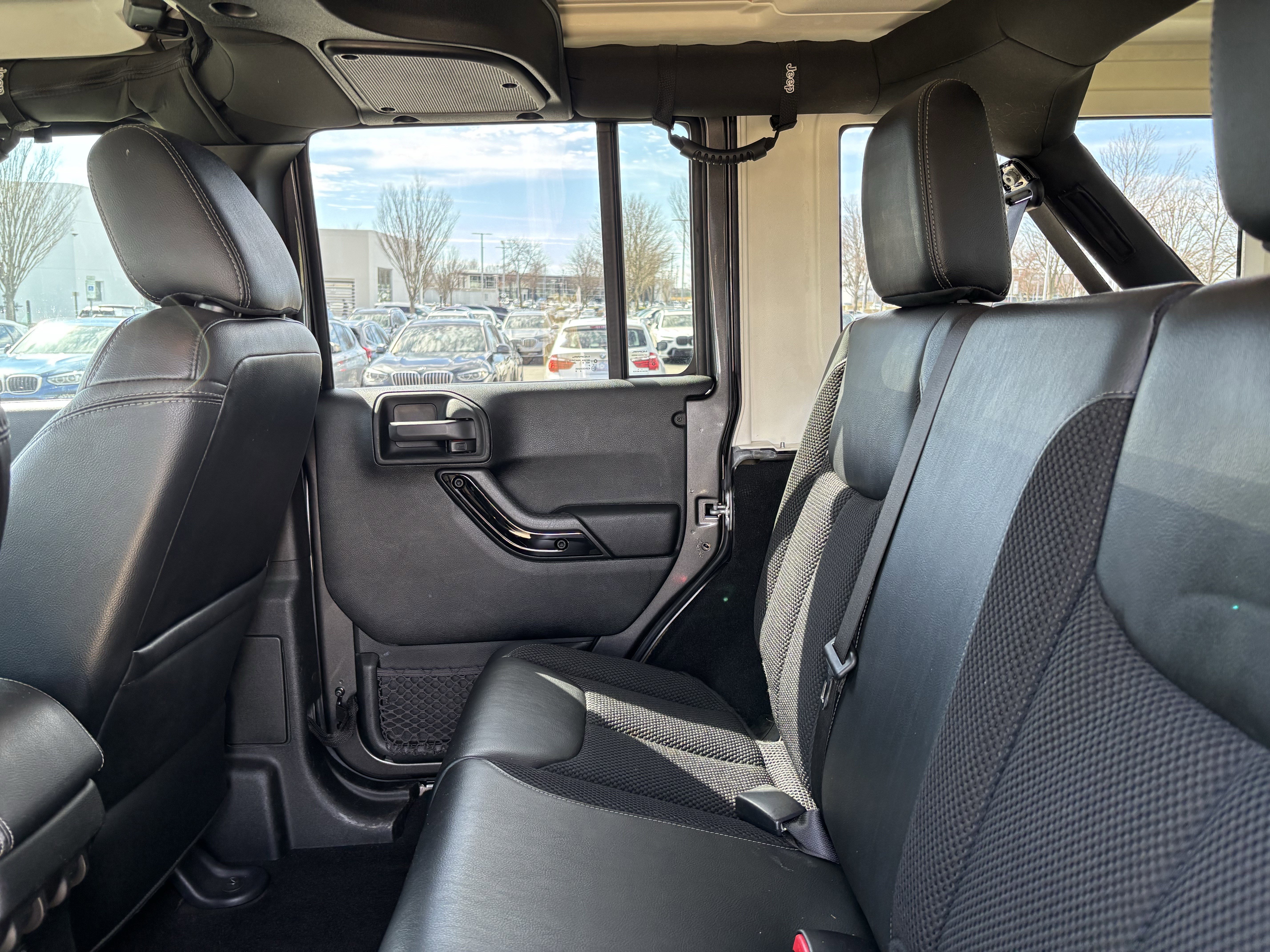 Used 2017 Jeep Wrangler Unlimited Sahara image 32