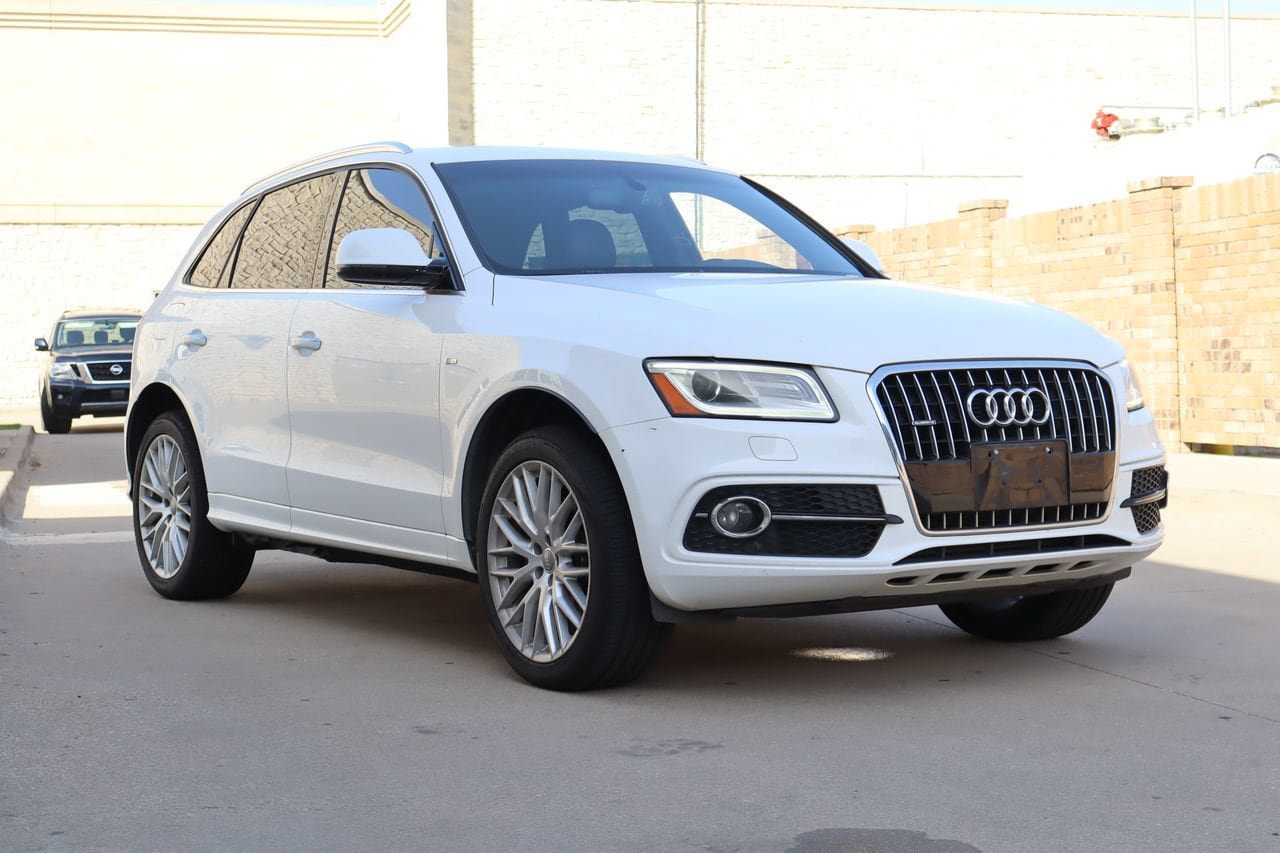 Used 2017 Audi Q5 2.0T Premium Plus w/ Technology Package AWD/4WD image 2