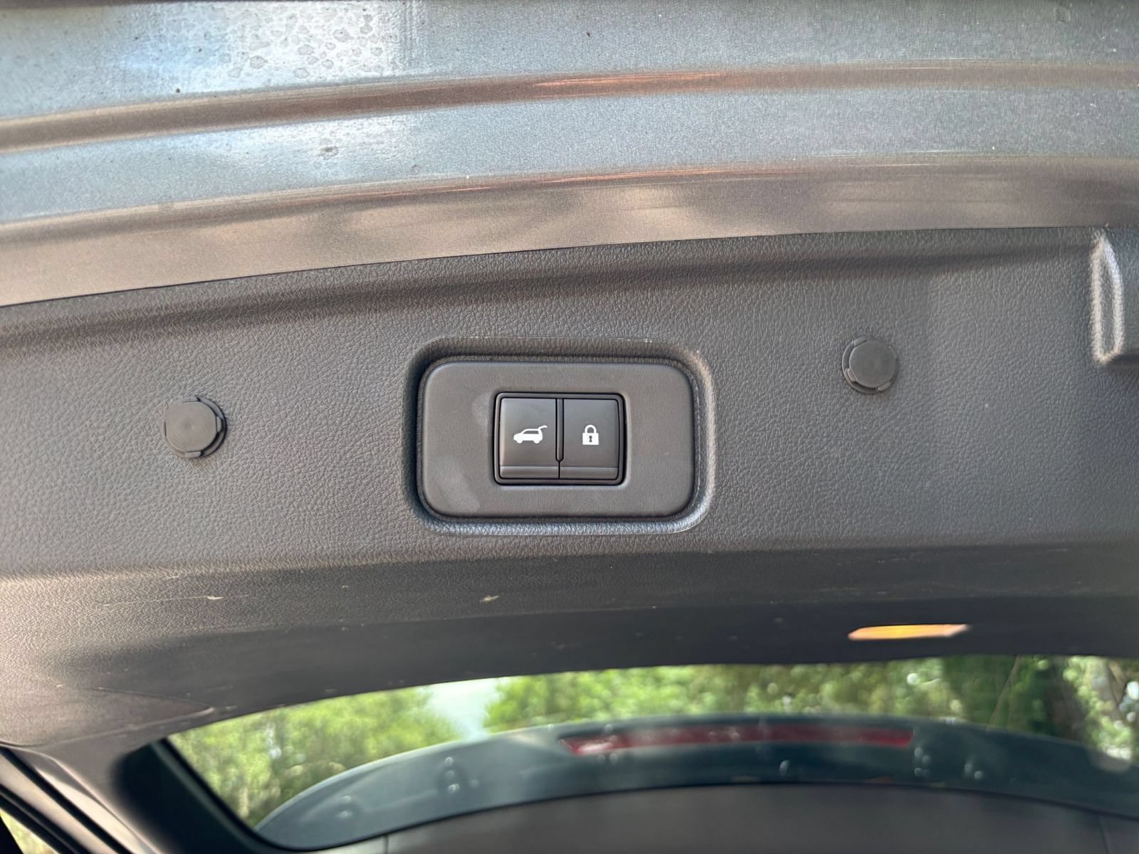 Used 2025 Nissan Pathfinder SV FWD image 23