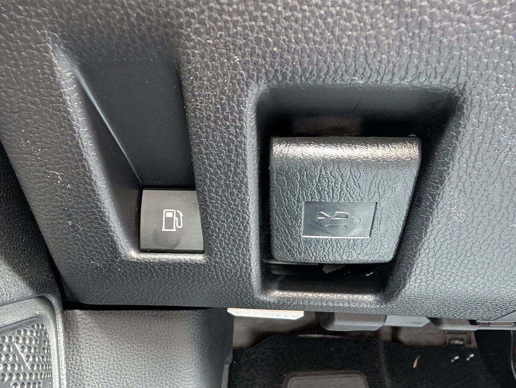 Used 2025 Toyota RAV4 XLE Premium image 23