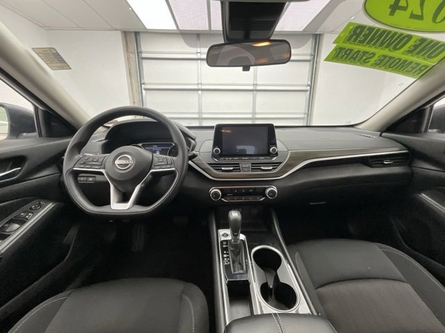 Used 2024 Nissan Altima 2.5 SV image 4