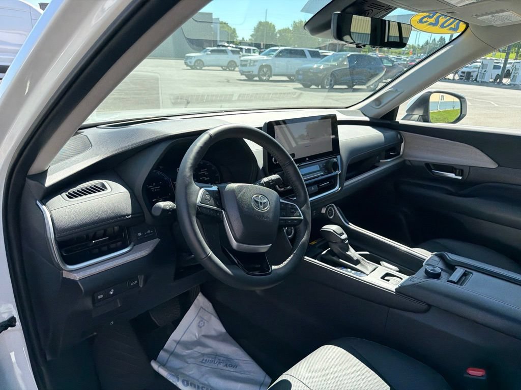Used 2025 Toyota Grand Highlander AWD image 10