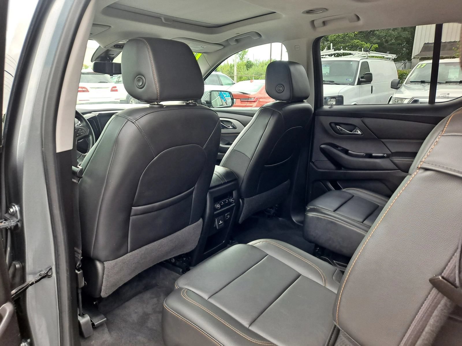 Used 2019 Chevrolet Traverse LT w/ LT Premium Package AWD/4WD image 9