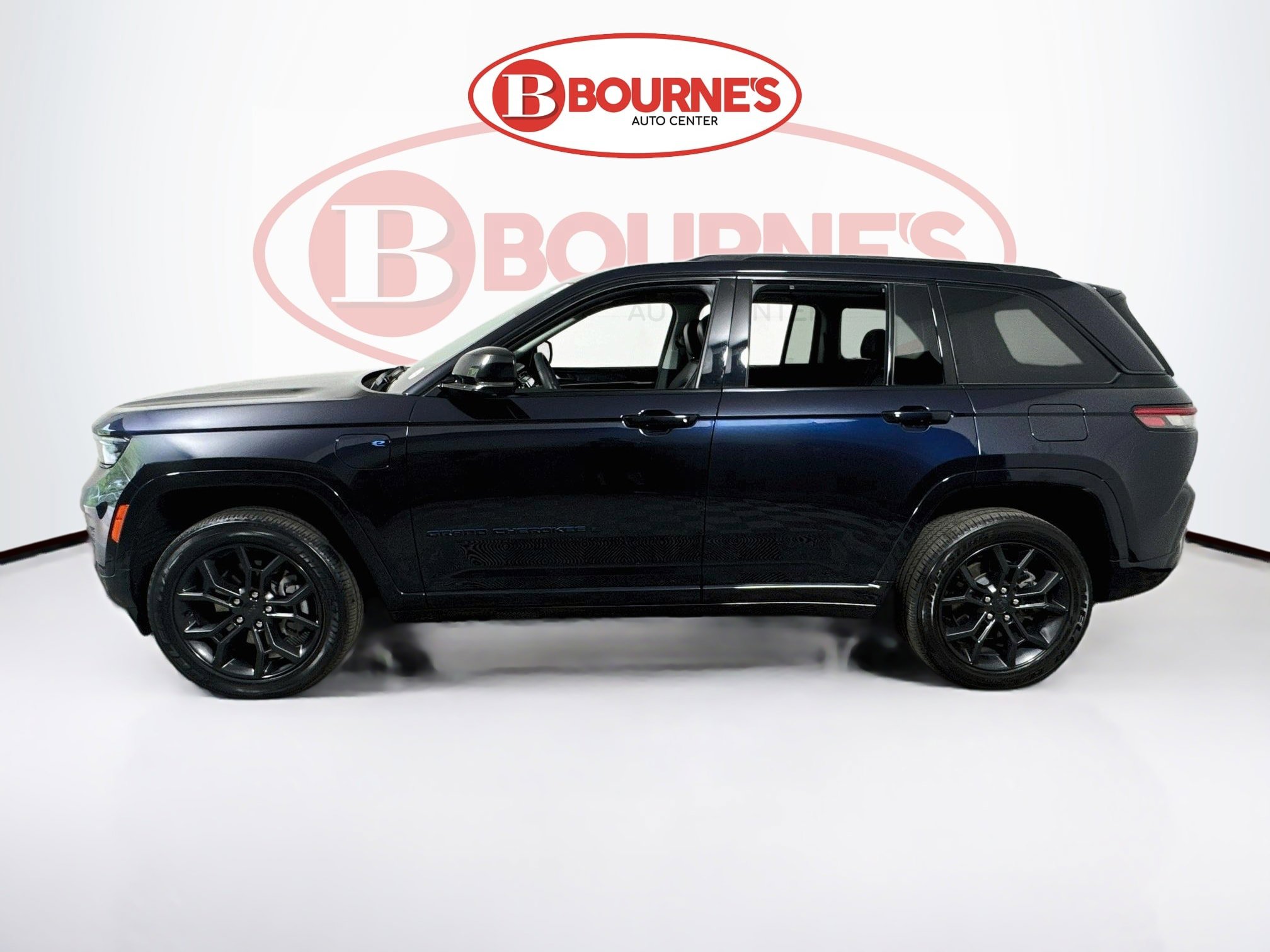 Used 2023 Jeep Grand Cherokee 30th Anniversary AWD/4WD image 9