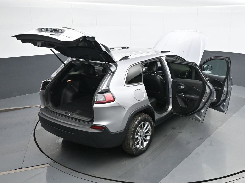Used 2019 Jeep Cherokee Latitude Plus w/ Cold Weather Group AWD/4WD image 39