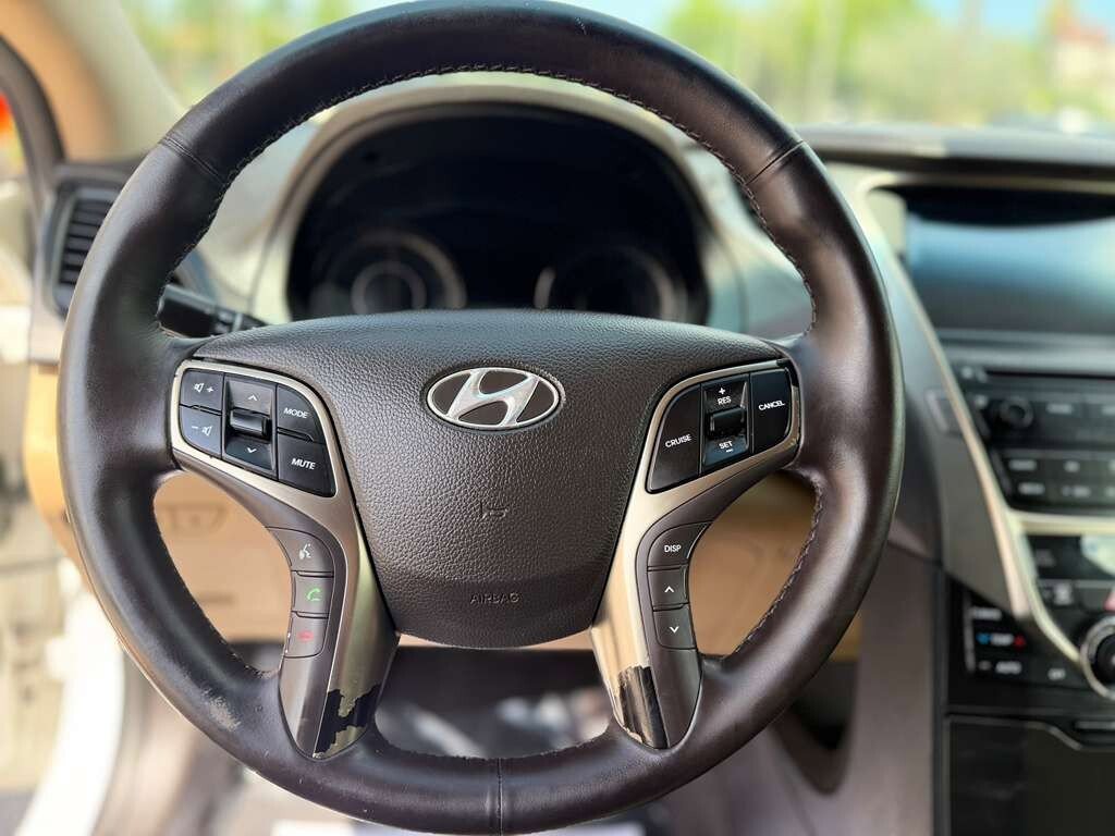 Used 2014 Hyundai Azera Limited w/ Option Group 02 FWD image 17
