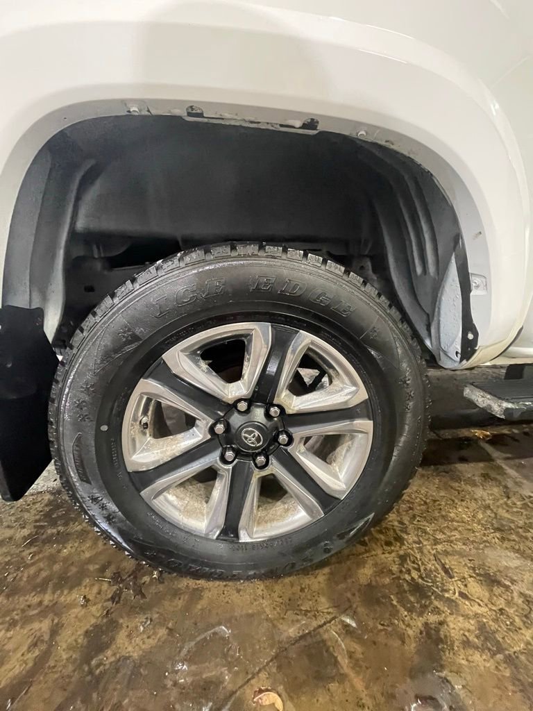 Used 2016 Toyota Tacoma Limited w/ Towing Package AWD/4WD image 36