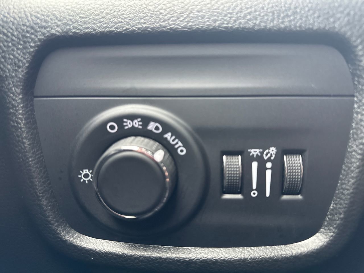 Used 2024 Jeep Grand Cherokee Altitude image 29