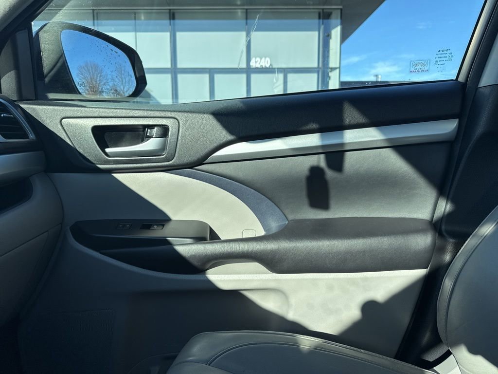 Used 2017 Toyota Highlander XLE image 31