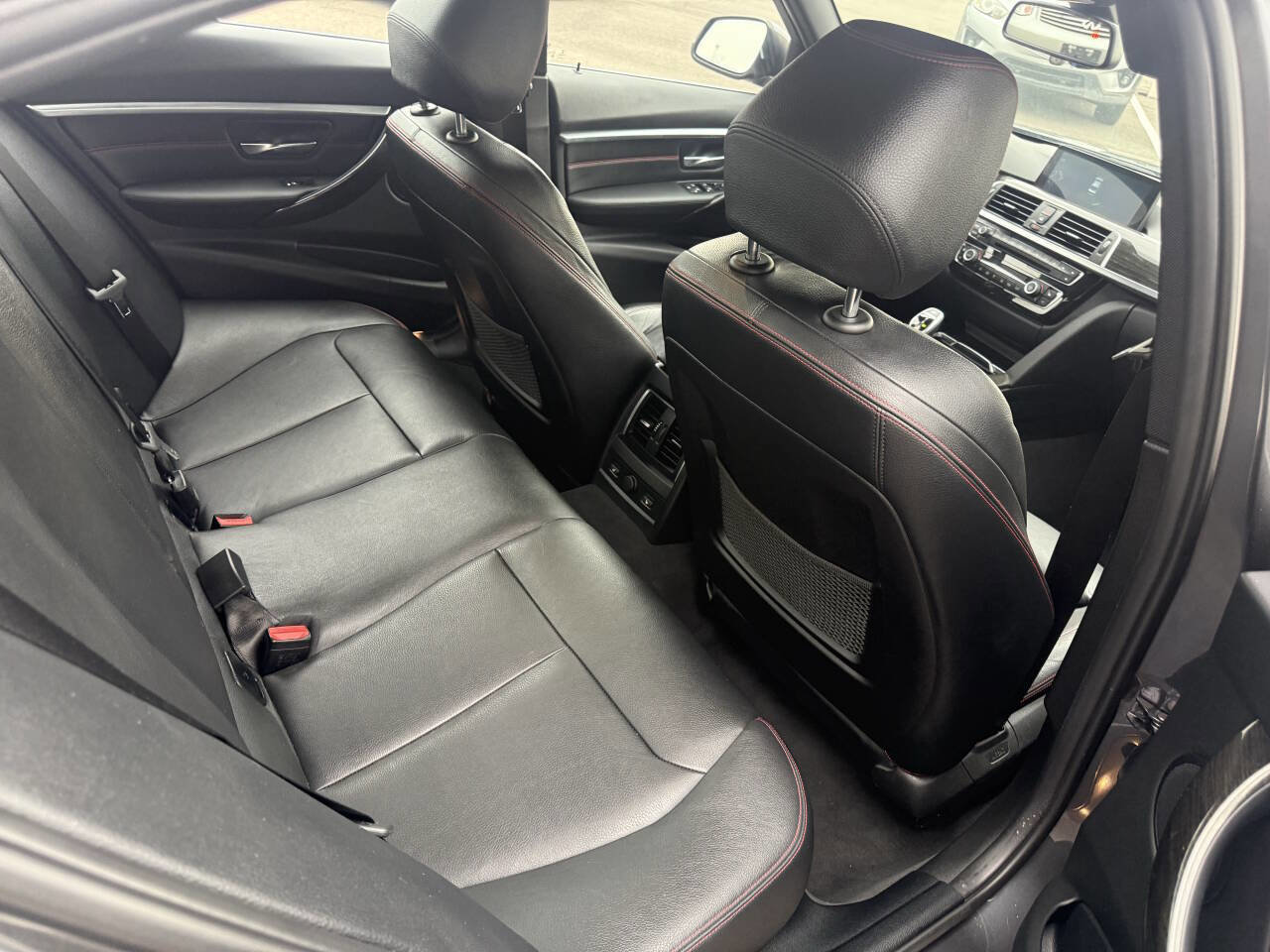 Used 2017 BMW 330i xDrive Sedan AWD/4WD image 18
