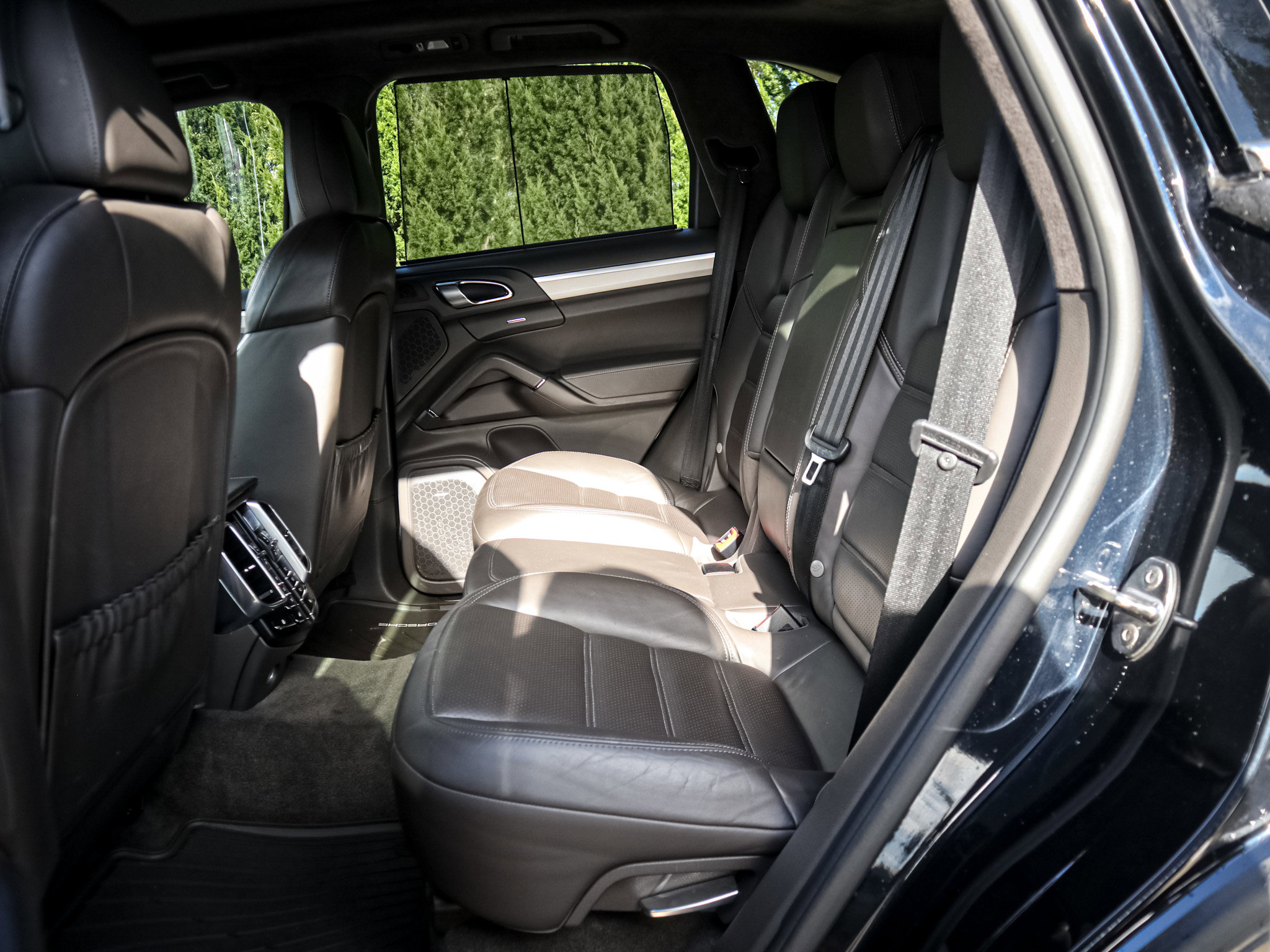 Used 2015 Porsche Cayenne Turbo image 8