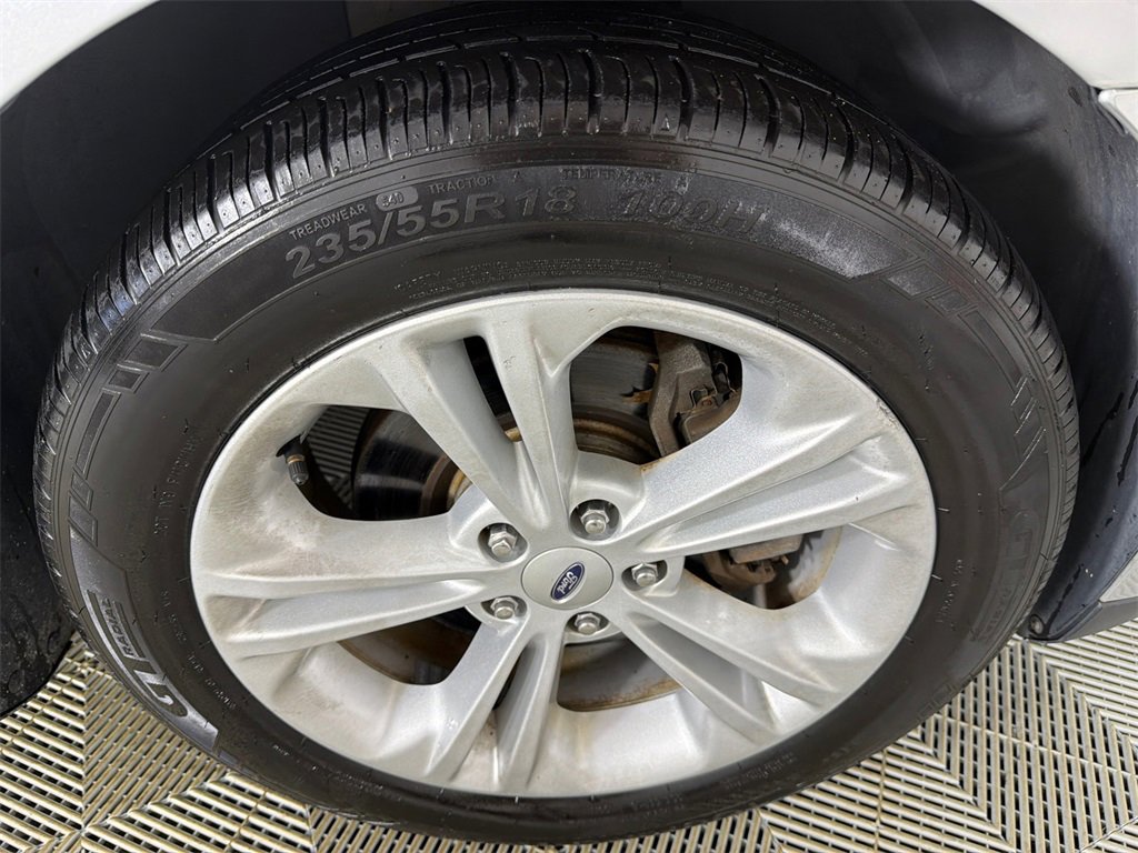 Used 2017 Ford Taurus SE image 12