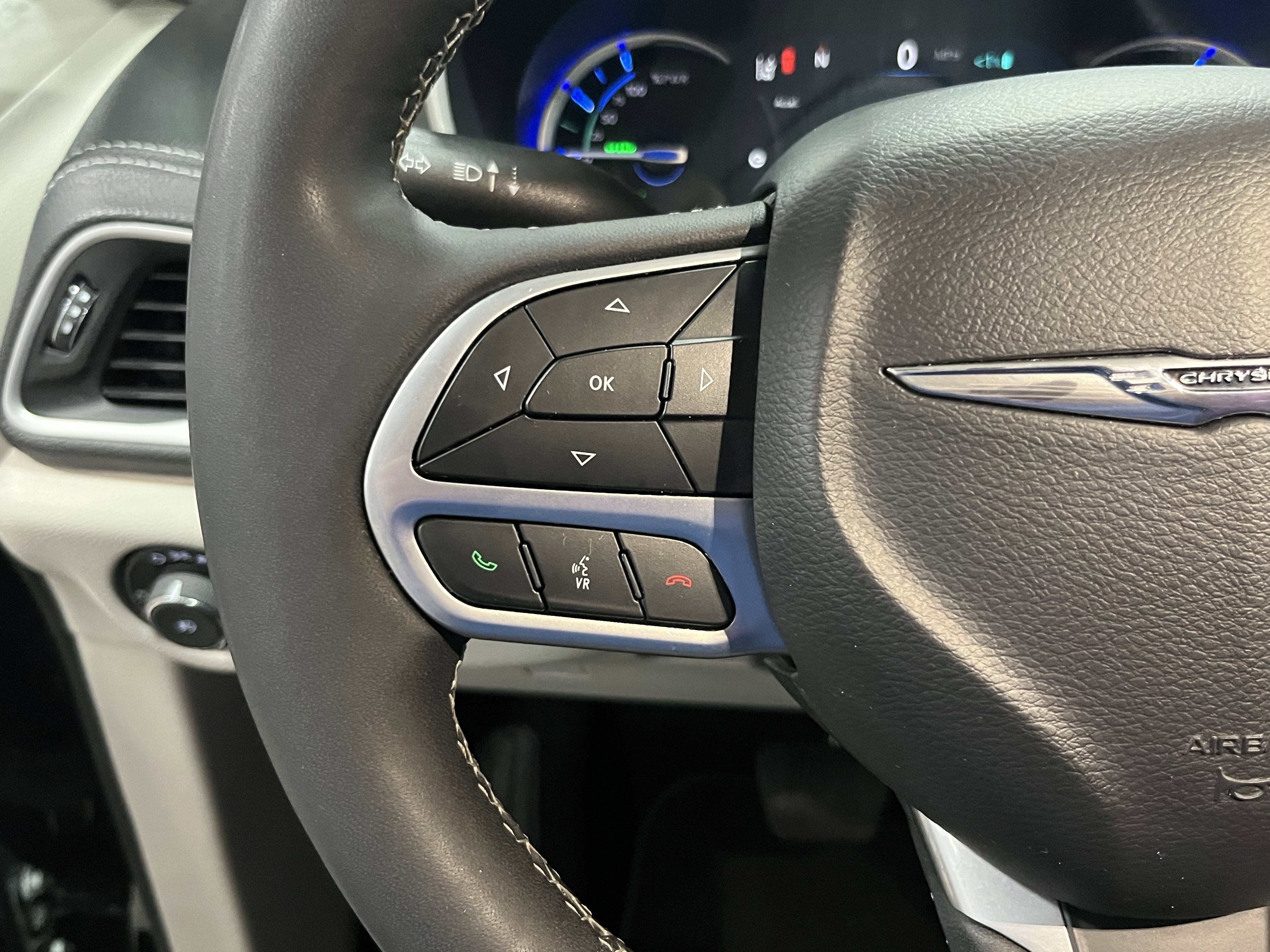 Used 2024 Chrysler Pacifica Select image 21