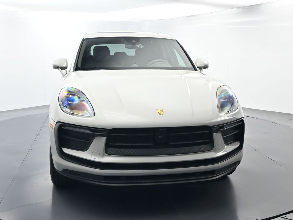 Certified 2026 Porsche Macan Turbo AWD/4WD image 18