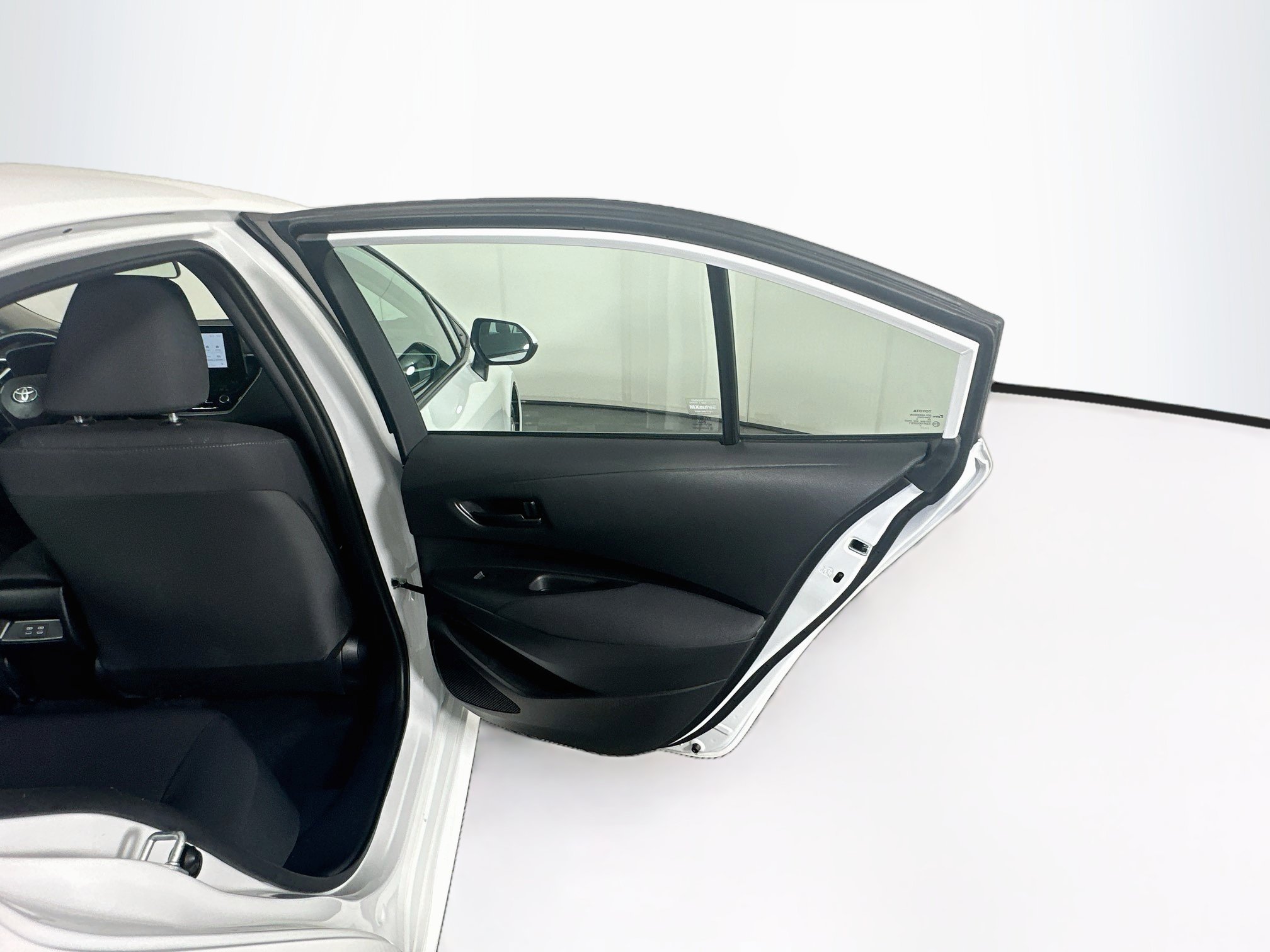 Used 2025 Toyota Corolla LE FWD image 27