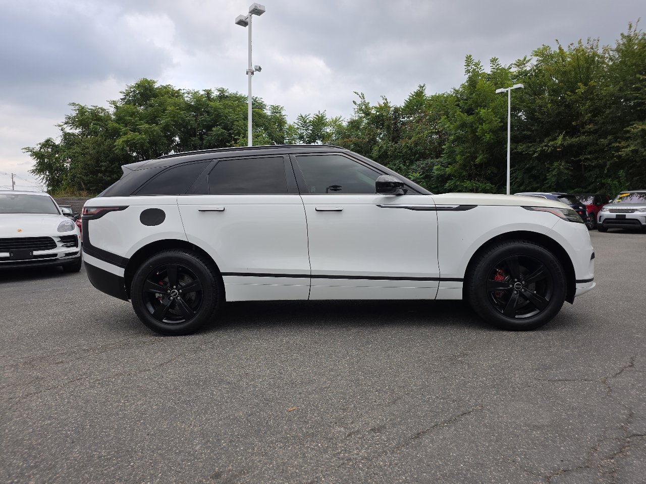 Used 2018 Land Rover Range Rover Velar S image 27