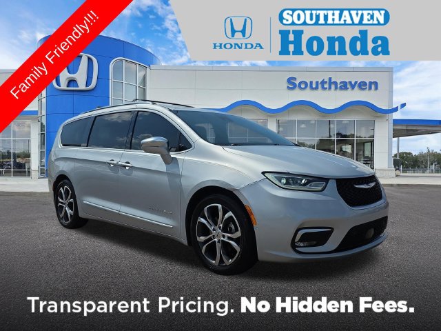 Used 2022 Chrysler Pacifica Pinnacle FWD image 1