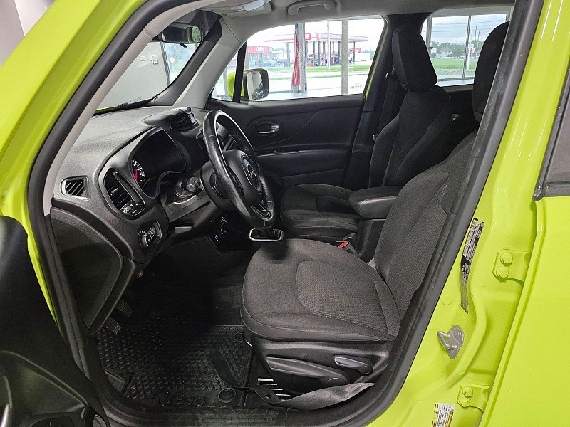 Used 2018 Jeep Renegade Altitude AWD/4WD image 17
