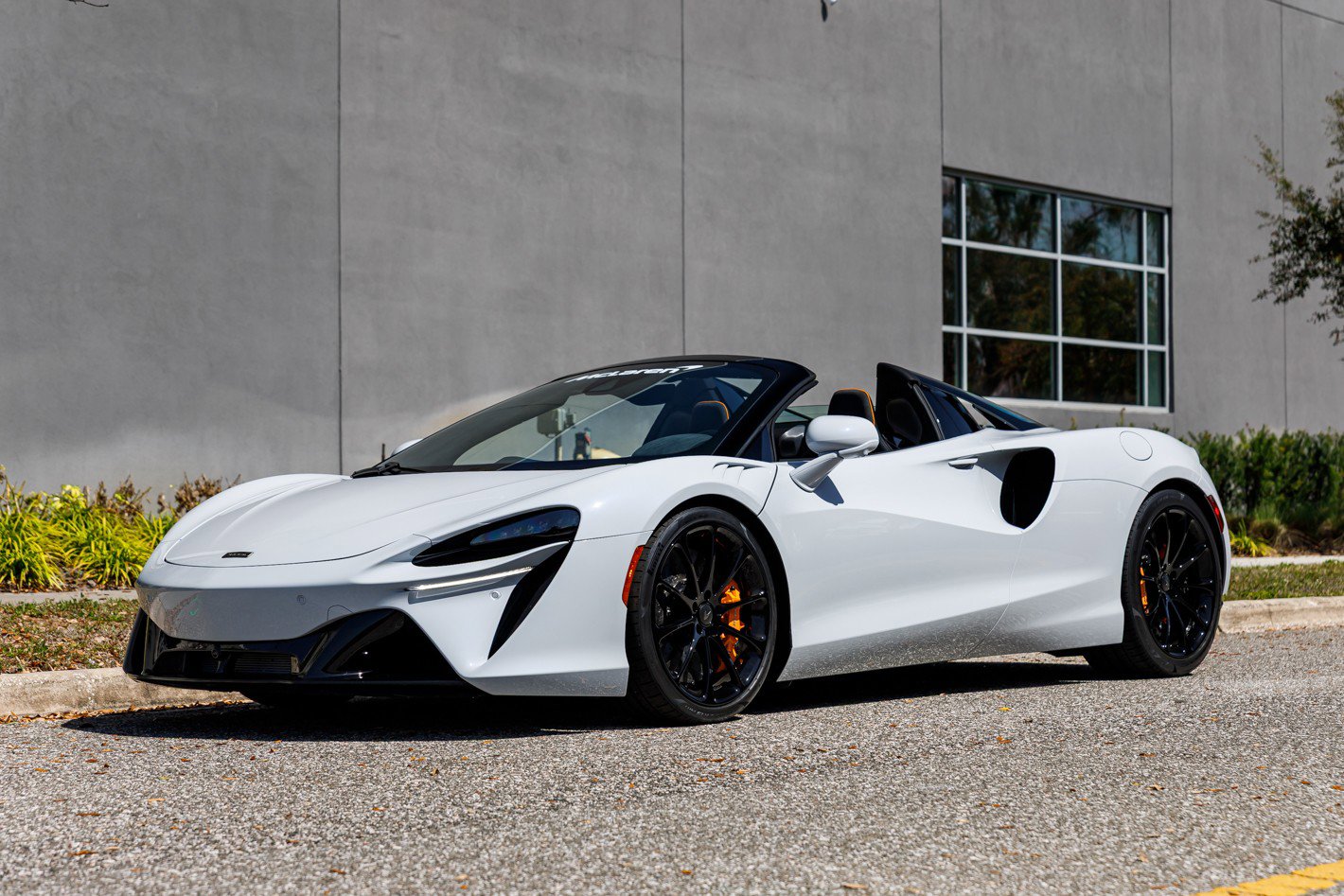 New 2025 McLaren Artura Spider image 31