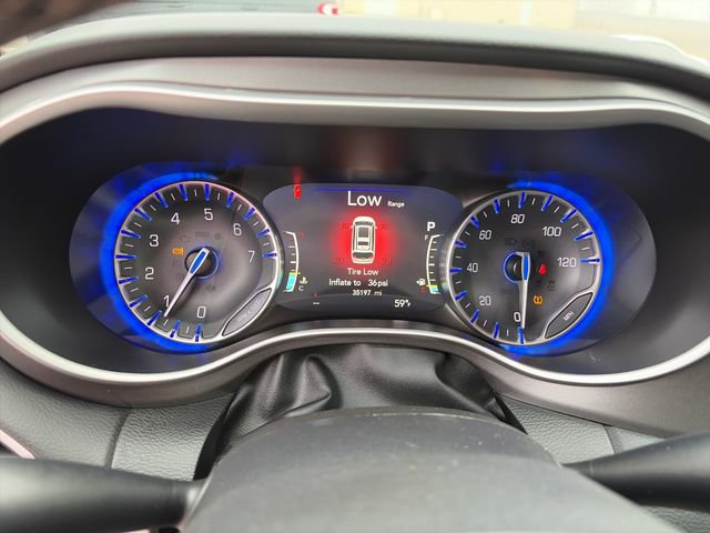 Used 2024 Chrysler Pacifica Touring-L FWD image 28