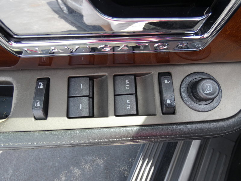 Used 2013 Lincoln Navigator L 4WD w/ HD Trailer Tow Pkg image 22