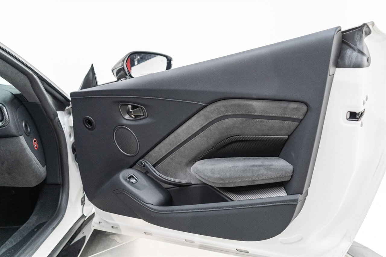 Used 2023 Aston Martin V8 Vantage Coupe RWD image 50