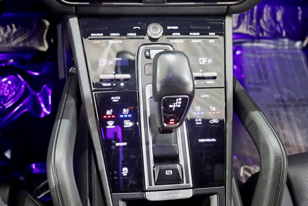 Used 2022 Porsche Cayenne Platinum Edition image 26