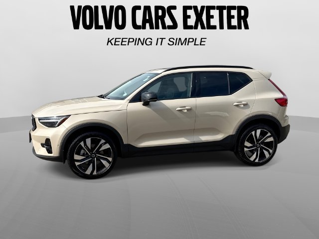 Certified 2025 Volvo XC40 B5 Ultra AWD/4WD image 4
