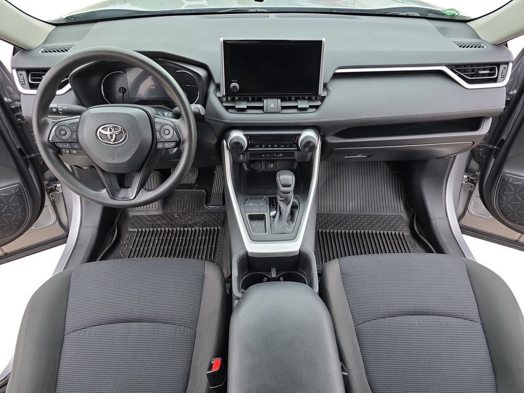 Used 2023 Toyota RAV4 LE FWD image 9