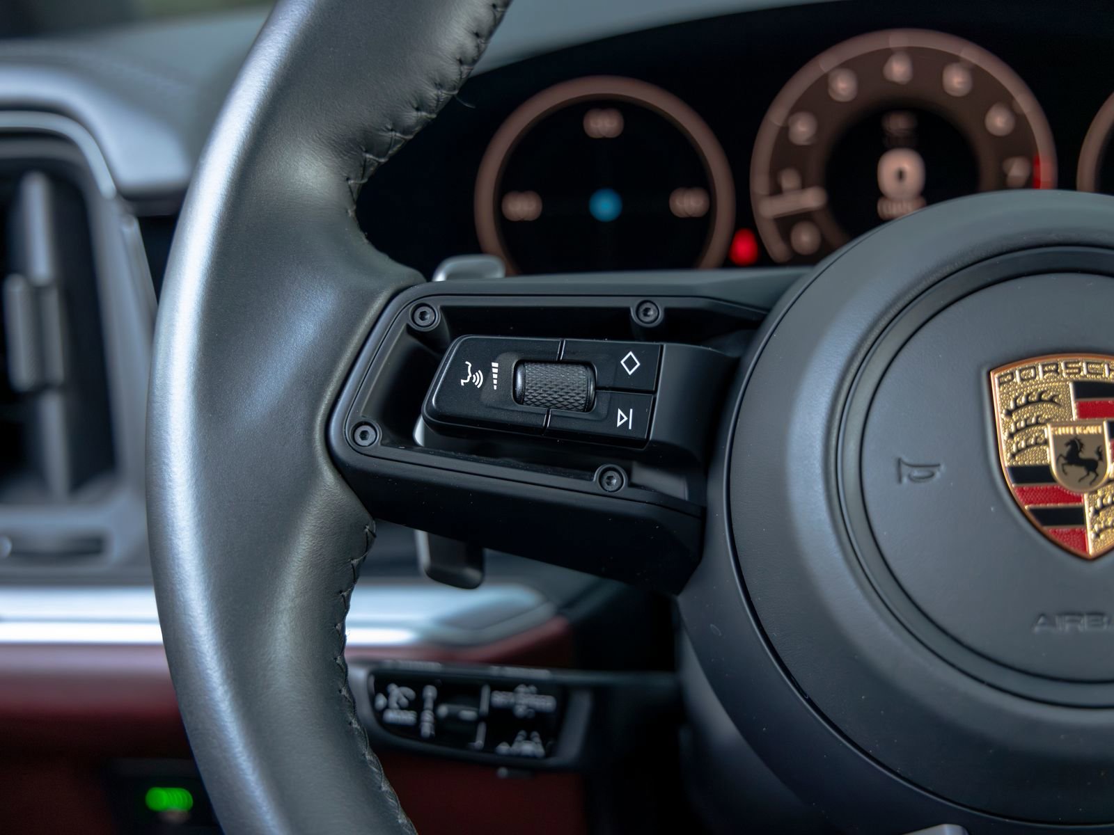 Used 2024 Porsche Cayenne S image 31