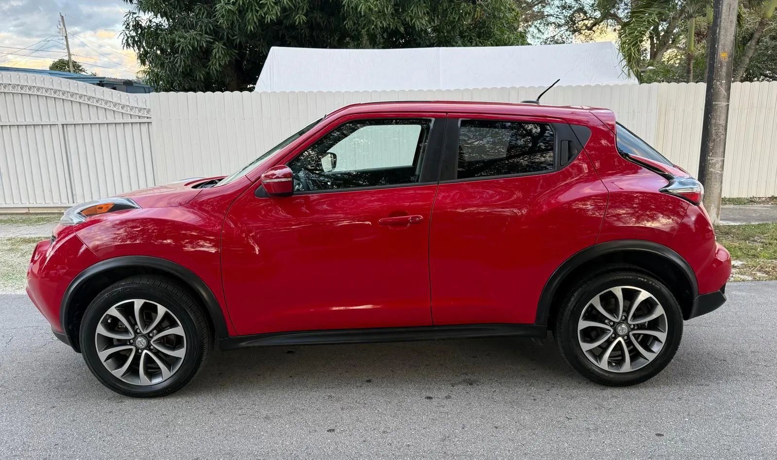 Used 2017 Nissan Juke SV image 3